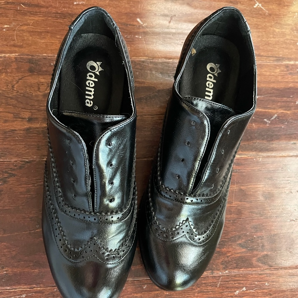 Heeled oxfords with laces